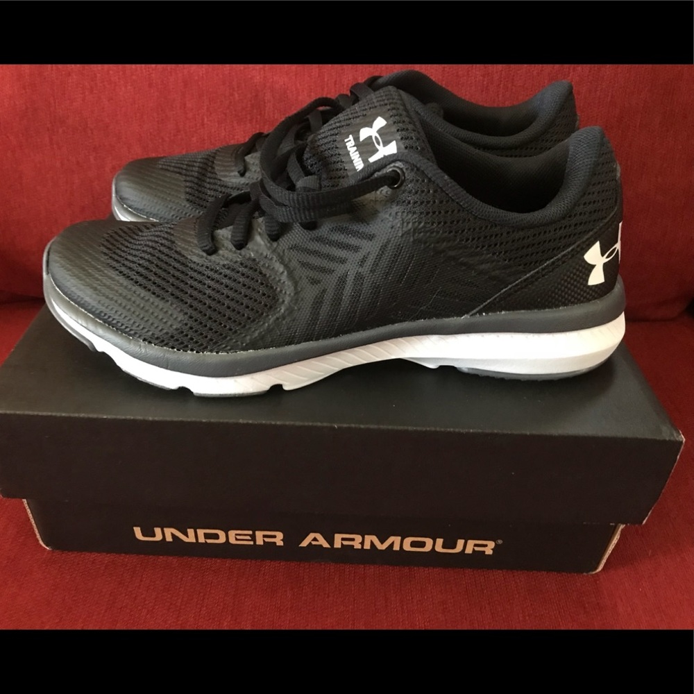 Under Armour Sneakers Womens size 6 Brand New